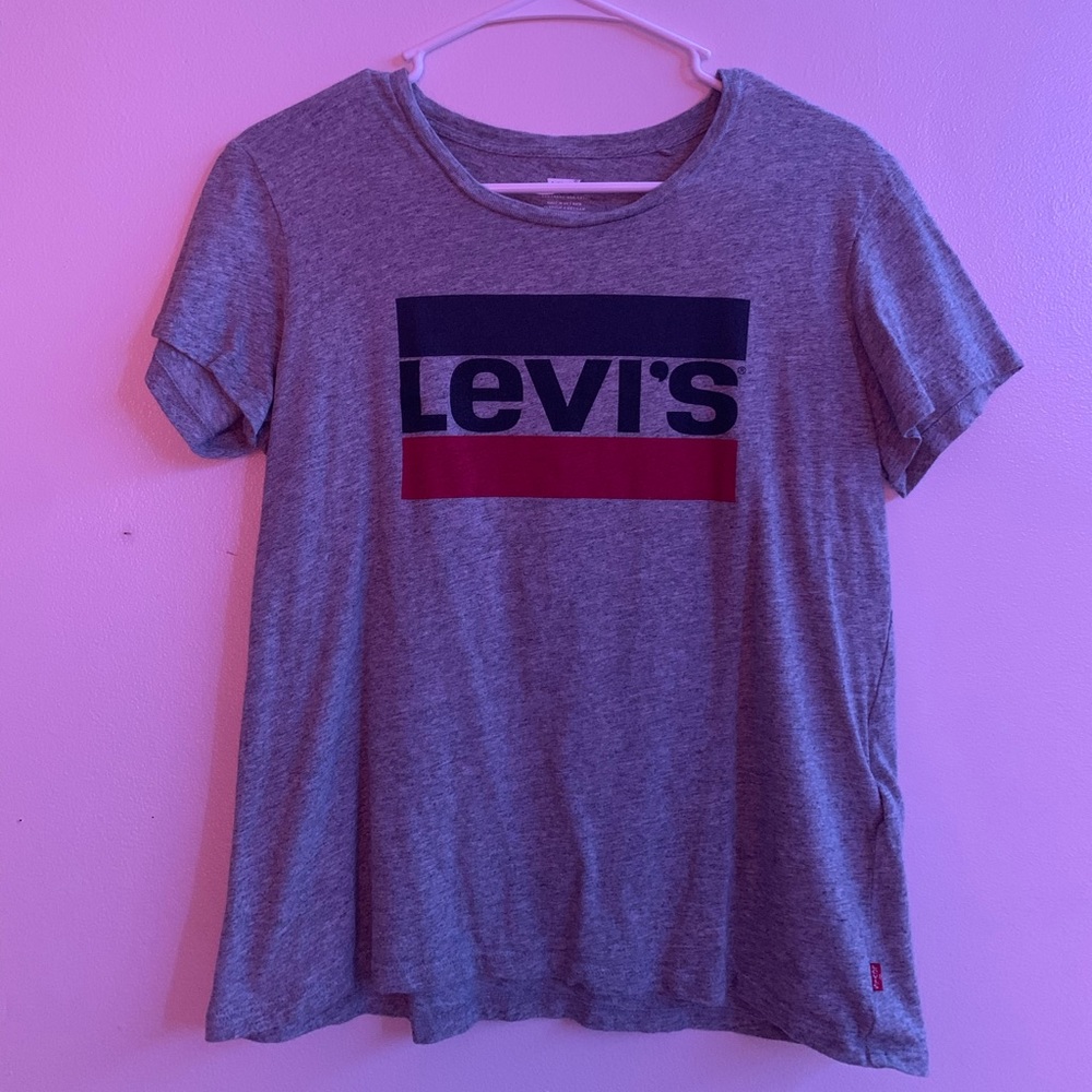 Levi’s tee